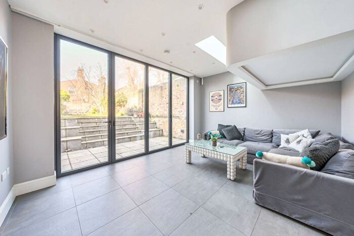 5 Bedroom Terraced House For Sale In Surrey Square, Elephant And Castle, London, SE17