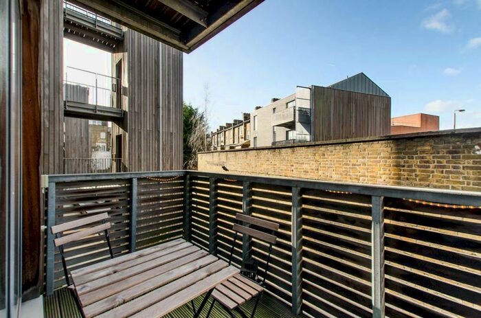 2 Bedroom Flat To Rent In Balham Grove, Balham, London, SW12