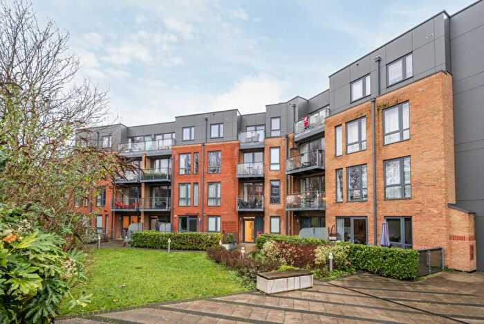 2 Bedroom Flat To Rent In Boundaries Road, London, SW12