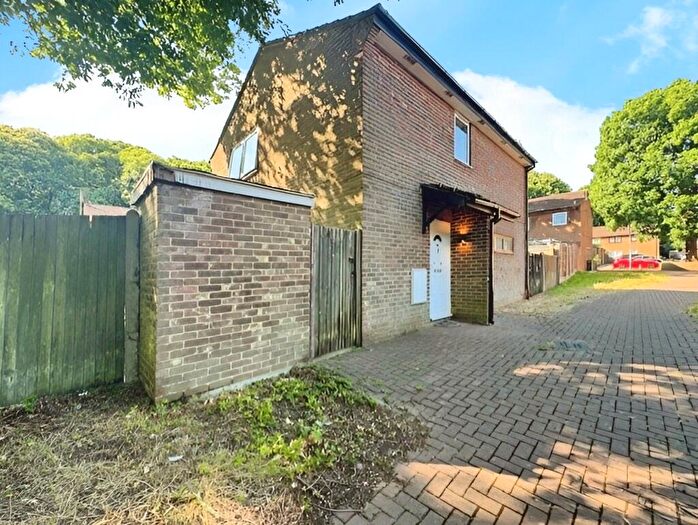 1 Bedroom Maisonette To Rent In Walsingham Close, Rainham, Kent, ME8