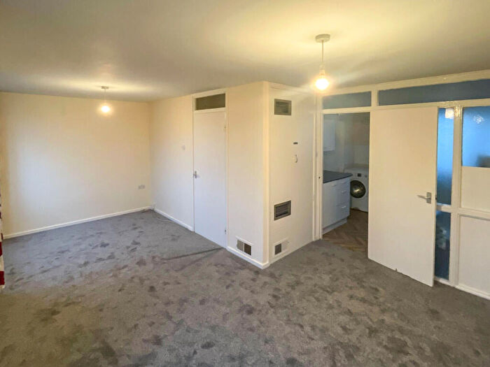 3 Bedroom Flat To Rent In Hazeldene Drive, Pinner, HA5