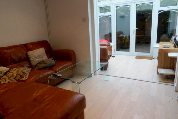 2 Bedroom Terraced House To Rent In Queen's Cottages, Reading, RG1