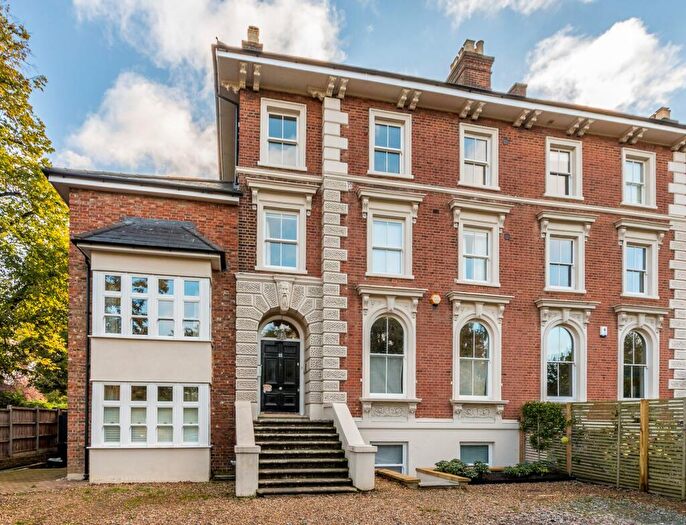 2 Bedroom Flat For Sale In Southend Road, Beckenham, BR3