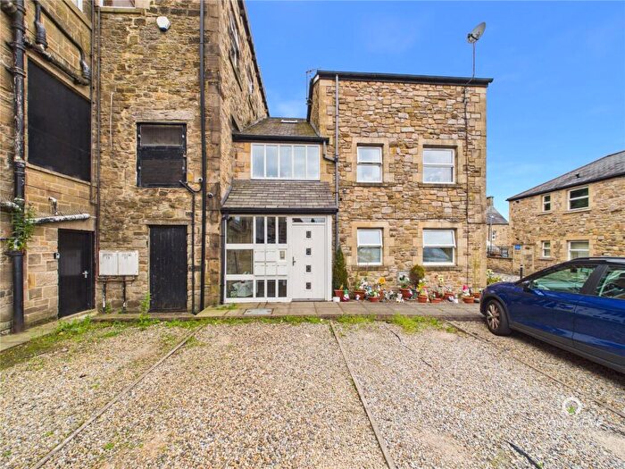 2 Bedroom Flat To Rent In Anderson Court, Burnopfield, Newcastle Upon Tyne, Durham, NE16