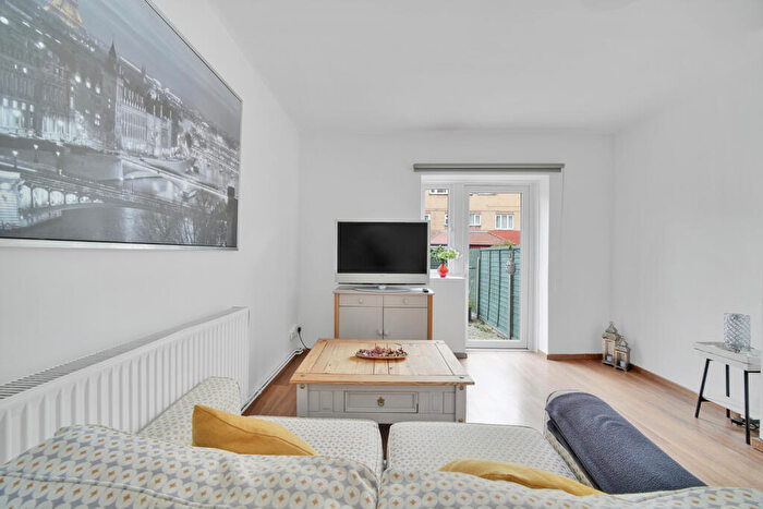 1 Bedroom Apartment For Sale In Redclyf House, Cephas Street, London, E1