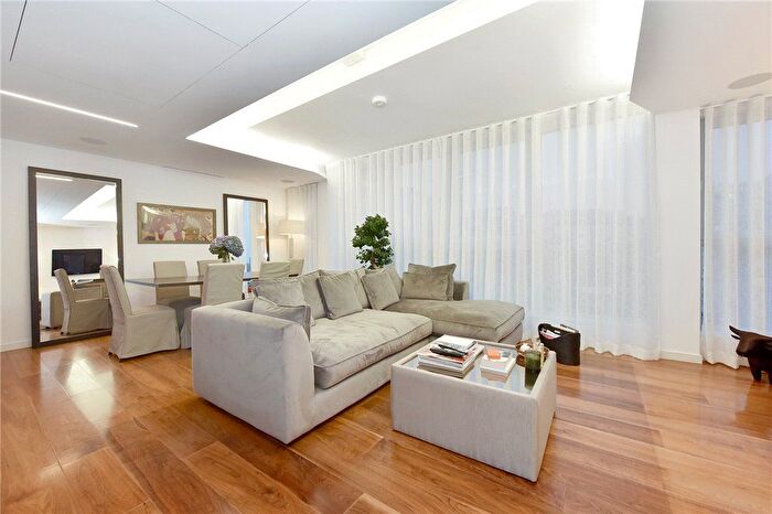 2 Bedroom Flat To Rent In Harley Street, London, W1G