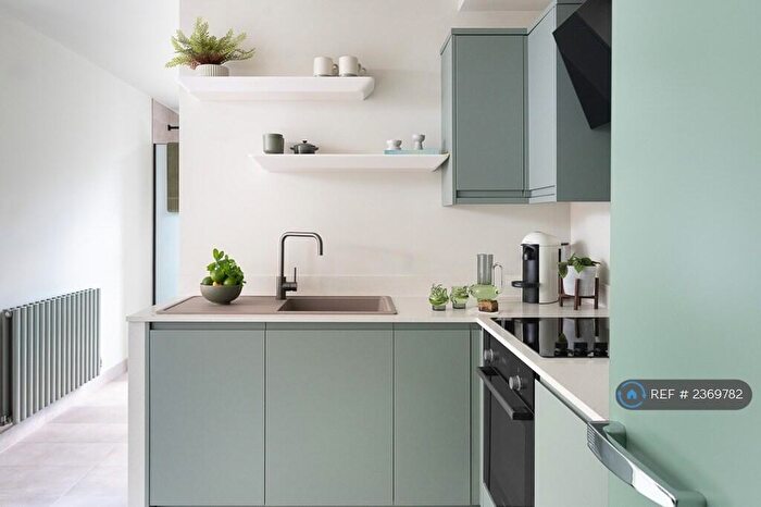 Studio To Rent In Raleigh Road, London, N8