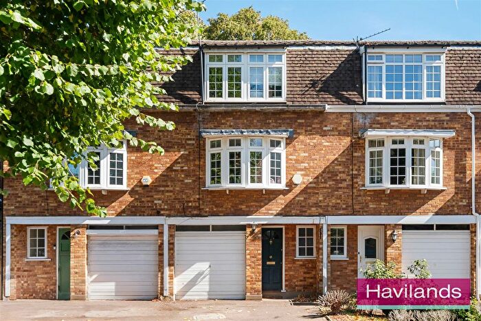 4 Bedroom Town House For Sale In Abbey Road, Enfield, EN1