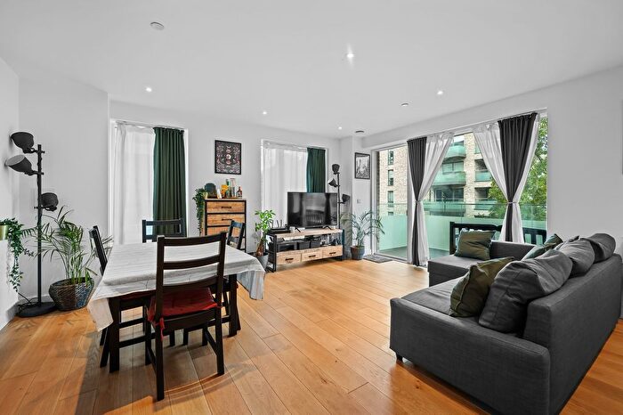 2 Bedroom Flat For Sale In West Parkside, Cochrane Lodge, Greenwich, SE10