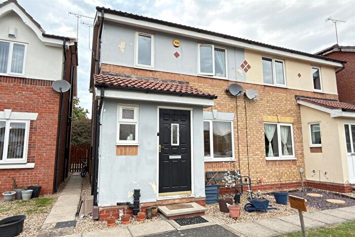 3 Bedroom Semi-Detached House For Sale In Newham Close, Leicester, LE4