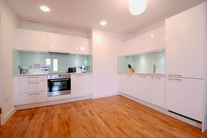 1 Bedroom Property To Rent In Highbury Gardens, Holloway Road, N7