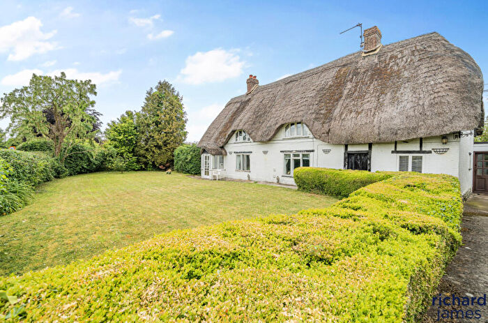 4 Bedroom Detached House For Sale In Chippenham Road, Lyneham, SN15