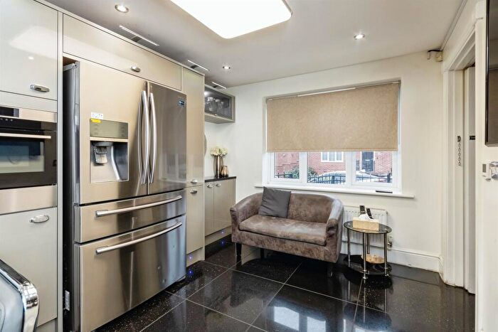 5 Bedroom Detached House For Sale In Bailey Drive, Nottingham, NG3