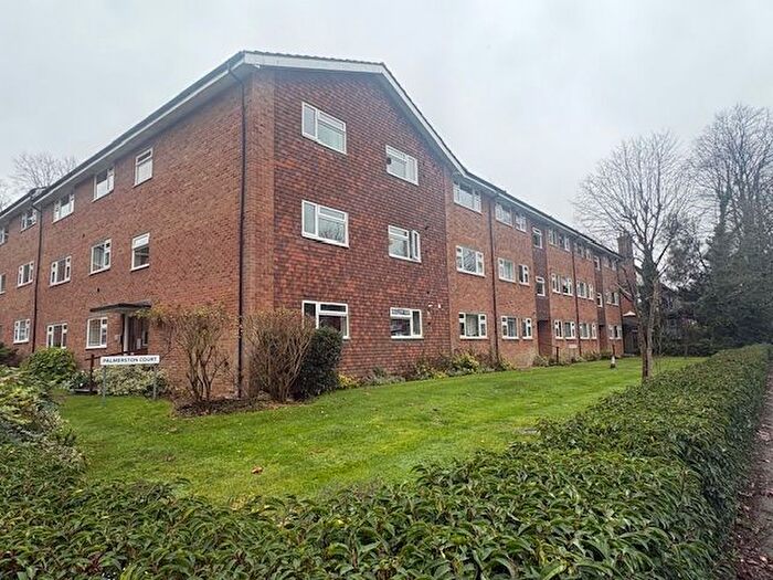 1 Bedroom Flat For Sale In Lovelace Gardens, Surbiton, KT6