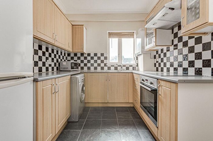 1 Bedroom Flat To Rent In Falcon Road, Clapham Junction, SW11