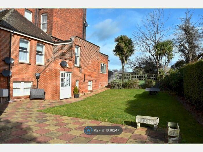 2 Bedroom Flat To Rent In St. Marys Court, Herne Bay, CT6