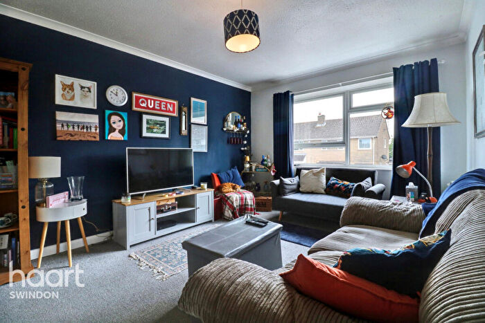 2 Bedroom Maisonette For Sale In Trent Road, Swindon, SN25
