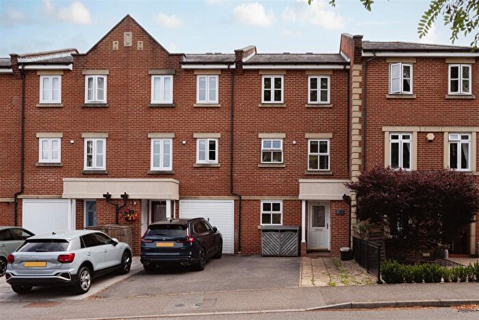 4 Bedroom House To Rent In Royal Earlswood Park, Redhill, RH1