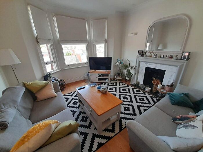 1 Bedroom Flat To Rent In Kingwood Road, Fulham, London, SW6