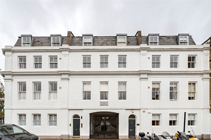 1 Bedroom Flat For Sale In De Vere Mews, Kensington, London, W8