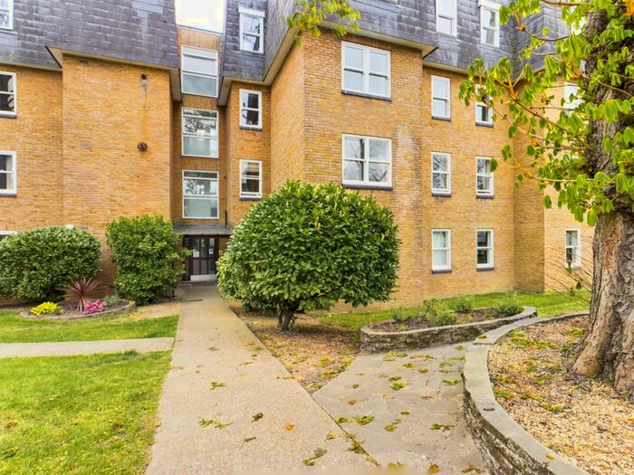 2 Bedroom Flat To Rent In Lee Park London, SE3
