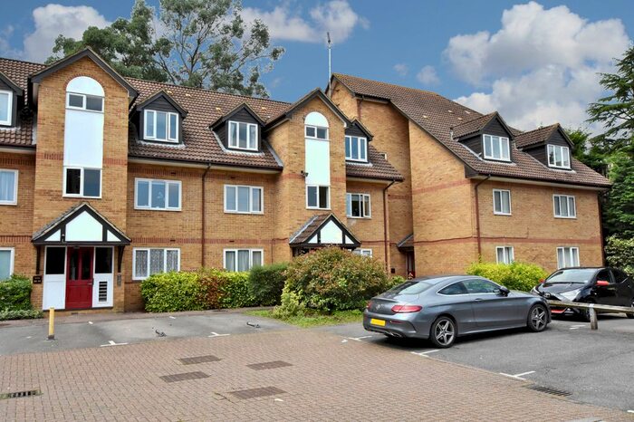 1 Bedroom Flat To Rent In Rochester Drive, Garston, Watford, WD25