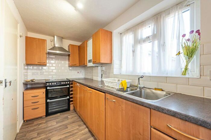 2 Bedroom Flat To Rent In Alliance Close, Wembley, HA0