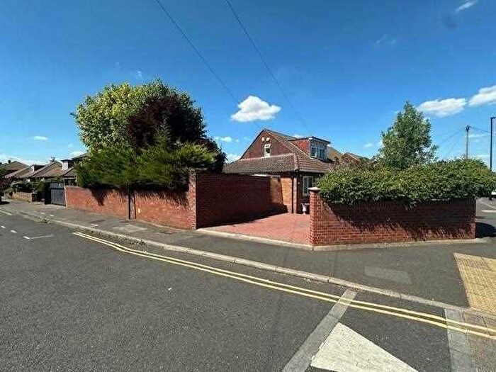 3 Bedroom Bungalow For Sale In Hatton Road, Bedfont, TW14
