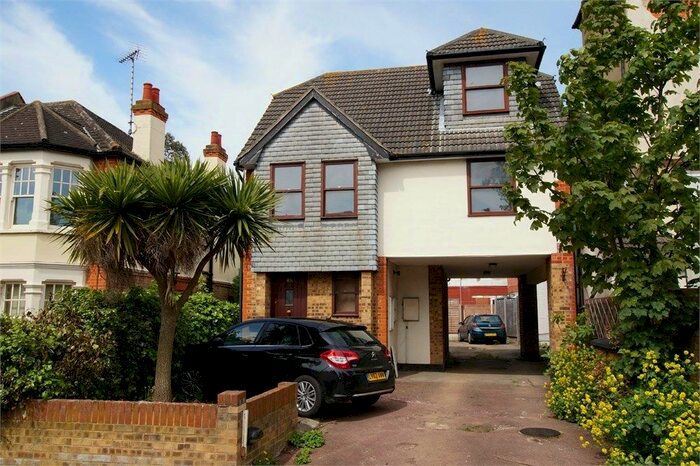 2 Bedroom Detached House To Rent In Whitefriars Crescent, Westcliff On Sea SS0