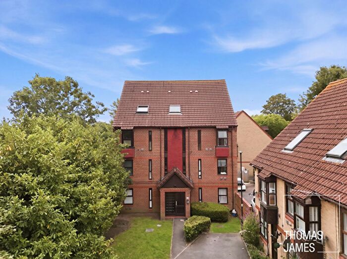 1 Bedroom Flat For Sale In Pilgrims Close, London, N13