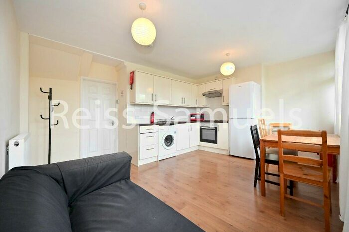 4 Bedroom Maisonette To Rent In Forsyth Gardens, London, Kennington, Southwark, SE17