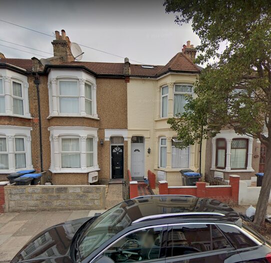 Studio To Rent In Lowden Road, London, N9