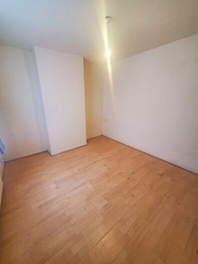 4 Bedroom Semi-Detached House To Rent In Kingsley Road, Hounslow, Middlesex, TW3
