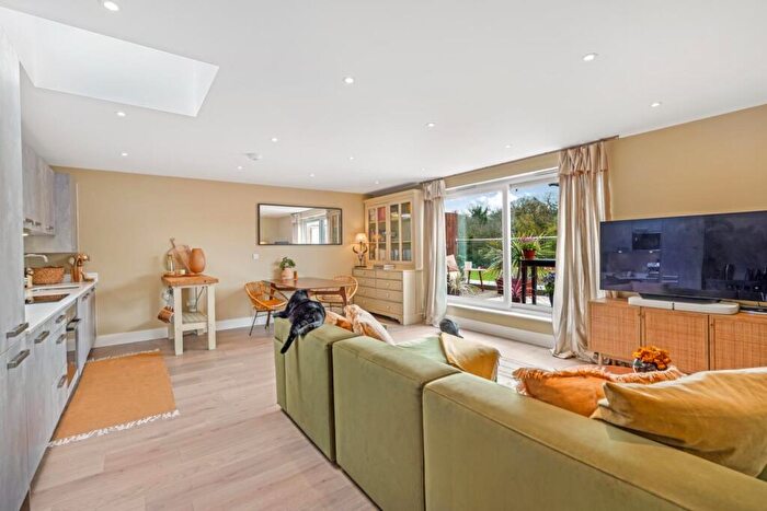 2 Bedroom Apartment For Sale In Crown Dale, Crystal Palace, London, SE19