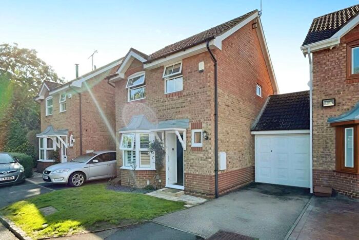 3 Bedroom Link Detached House To Rent In Constable Close, Reading, RG5