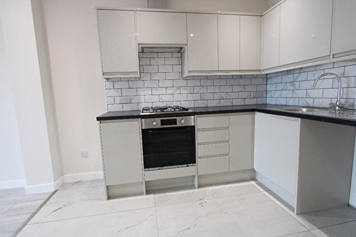 1 Bedroom Flat To Rent In London Road, Mitcham, Greater London, CR4