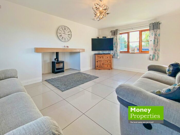 5 Bedroom Detached House For Sale In Hingham Road, Great Ellingham, Attleborough NR17