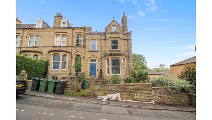 8 Bedroom House Of Multiple Occupation For Sale In Belmont Street, Huddersfield, West Yorkshire, HD1