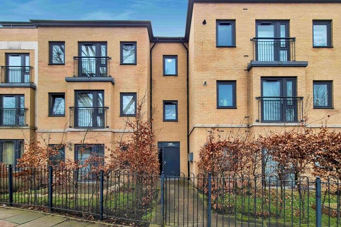 2 Bedroom Flat To Rent In Bole Court, Cecil Road, Enfield, Middlesex, EN2