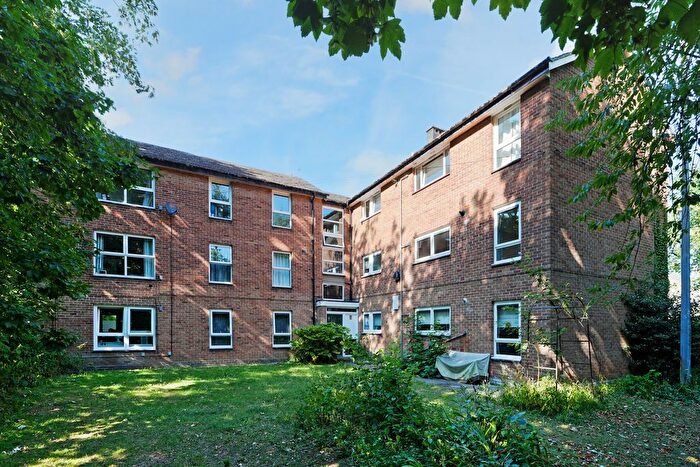 2 Bedroom Flat For Sale In James Andrew Close, Greenhill, Sheffield, S8
