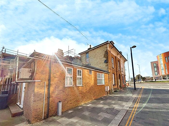 1 Bedroom Flat To Rent In Station Road, Ashford, Kent, TN23