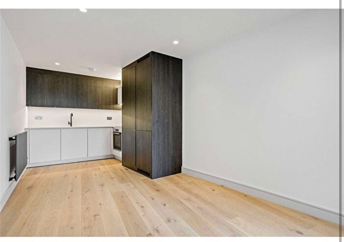 1 Bedroom Flat To Rent In Tyssen Street, London, E8