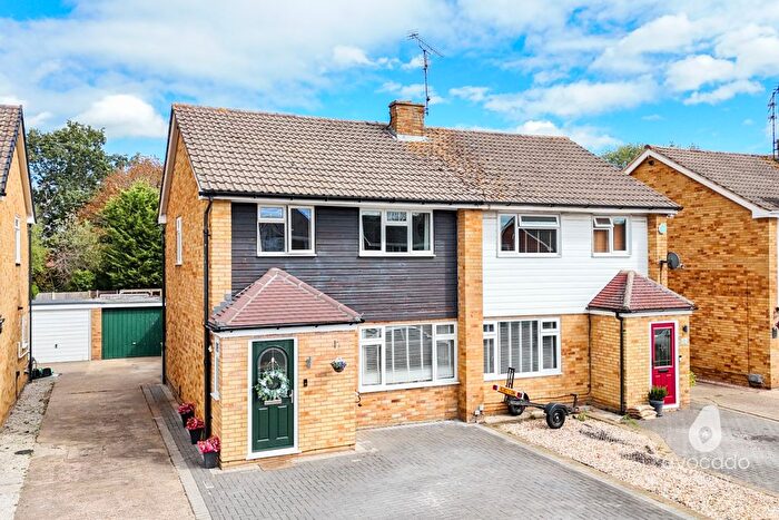 3 Bedroom Semi-Detached House For Sale In Vauxhall Drive, Woodley, RG5