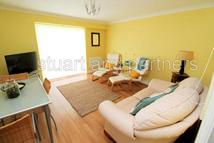 1 Bedroom Flat To Rent In Great Heathmead, Haywards Heath, RH16