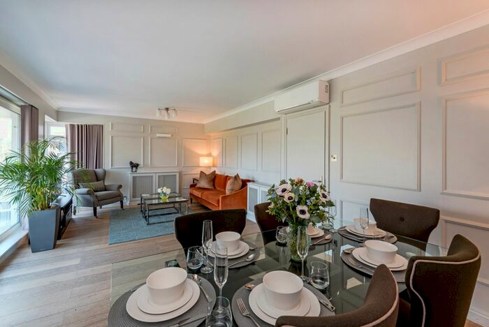 2 Bedroom Flat To Rent In Hyde Park Gate, London, SW7