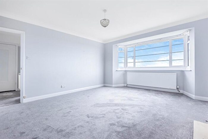 2 Bedroom Flat To Rent In Upper Richmond Road West, East Sheen, SW14