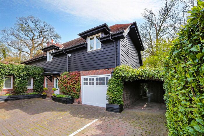 3 Bedroom Link Detached House For Sale In Middle Down, Aldenham, Watford, WD25