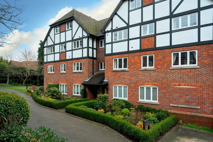 3 Bedroom Apartment To Rent In Graemesdyke Road, Berkhamsted, HP4