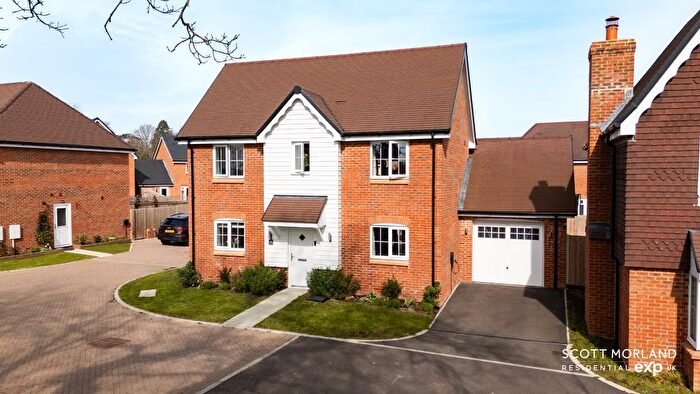 3 Bedroom Detached House For Sale In Lance Levy Farm Close, Basingstoke, Hampshire, RG27