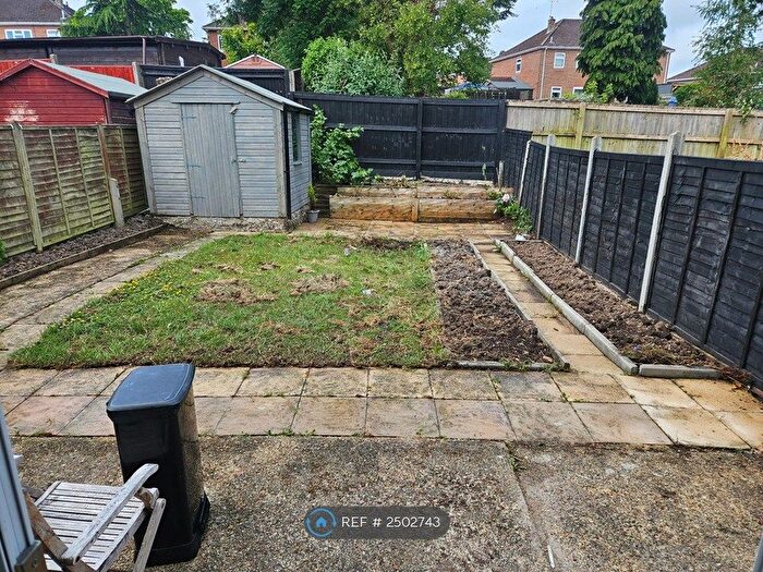 3 Bedroom Semi-Detached House To Rent In Senlac Road, Romsey, SO51